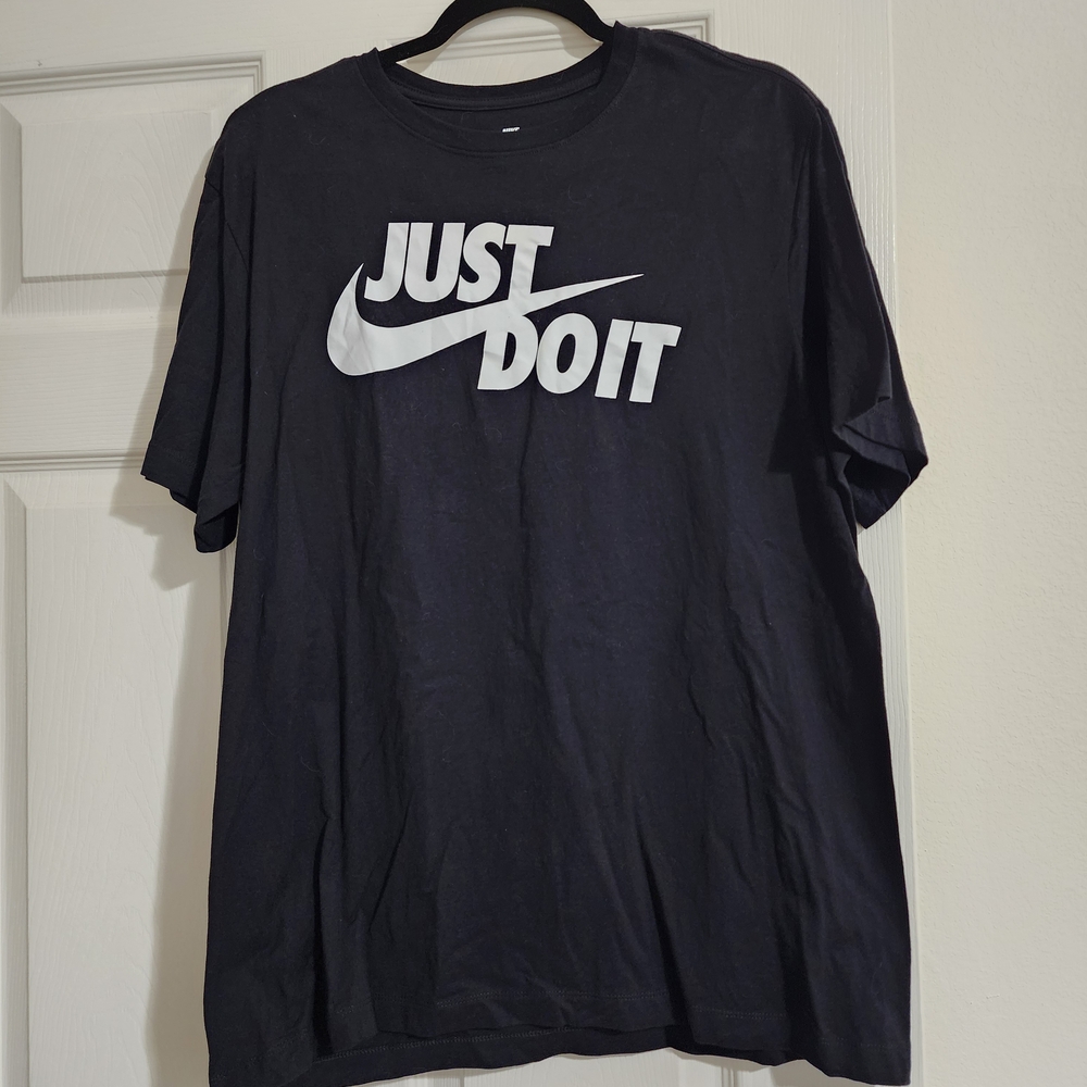 Nike Men's Black T-Shirt